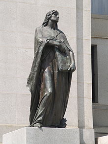 Статуя Истины у Верховного суда Канады